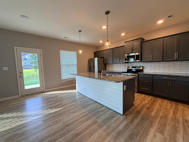637 Dahlia Dr — Photo 4