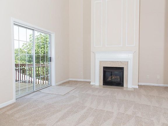 4th image of 565 Parc River Blvd