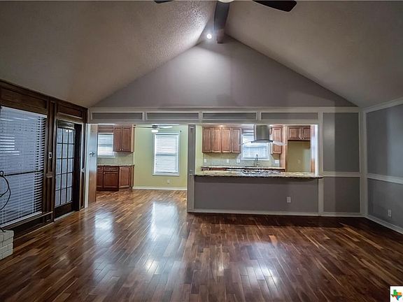 5th image of 305 Chimney Rock Dr