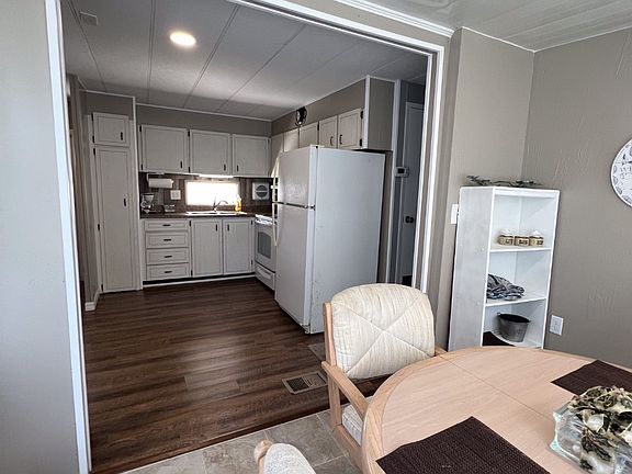 5th image of 3025 Saralake Blvd