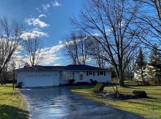 3146 Stieg Rd, North Tonawanda, NY 14120