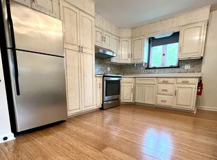 569 Domino Ln, Philadelphia, PA 19128