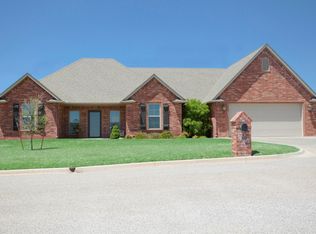 30 Crestwood Ter, Clinton, OK 73601
