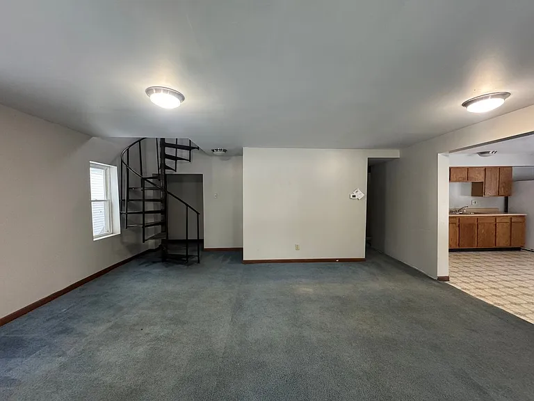 207 E Oak St — Photo 9