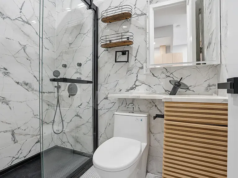 356 E 8th St #Penthouse 4 — Photo 7