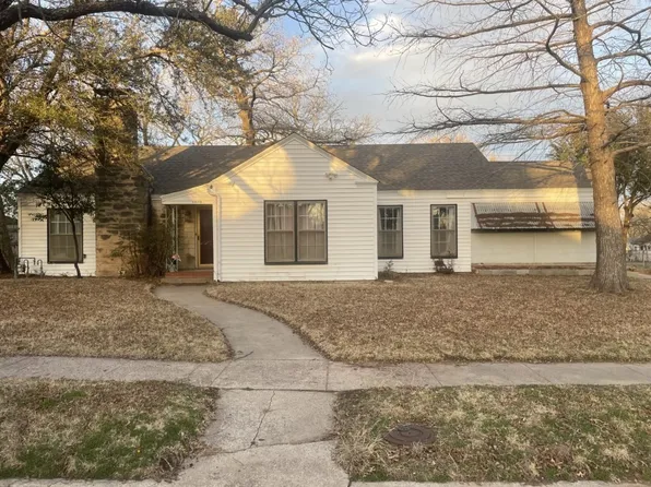 1005 E Tarrant St, Bowie, TX 76230