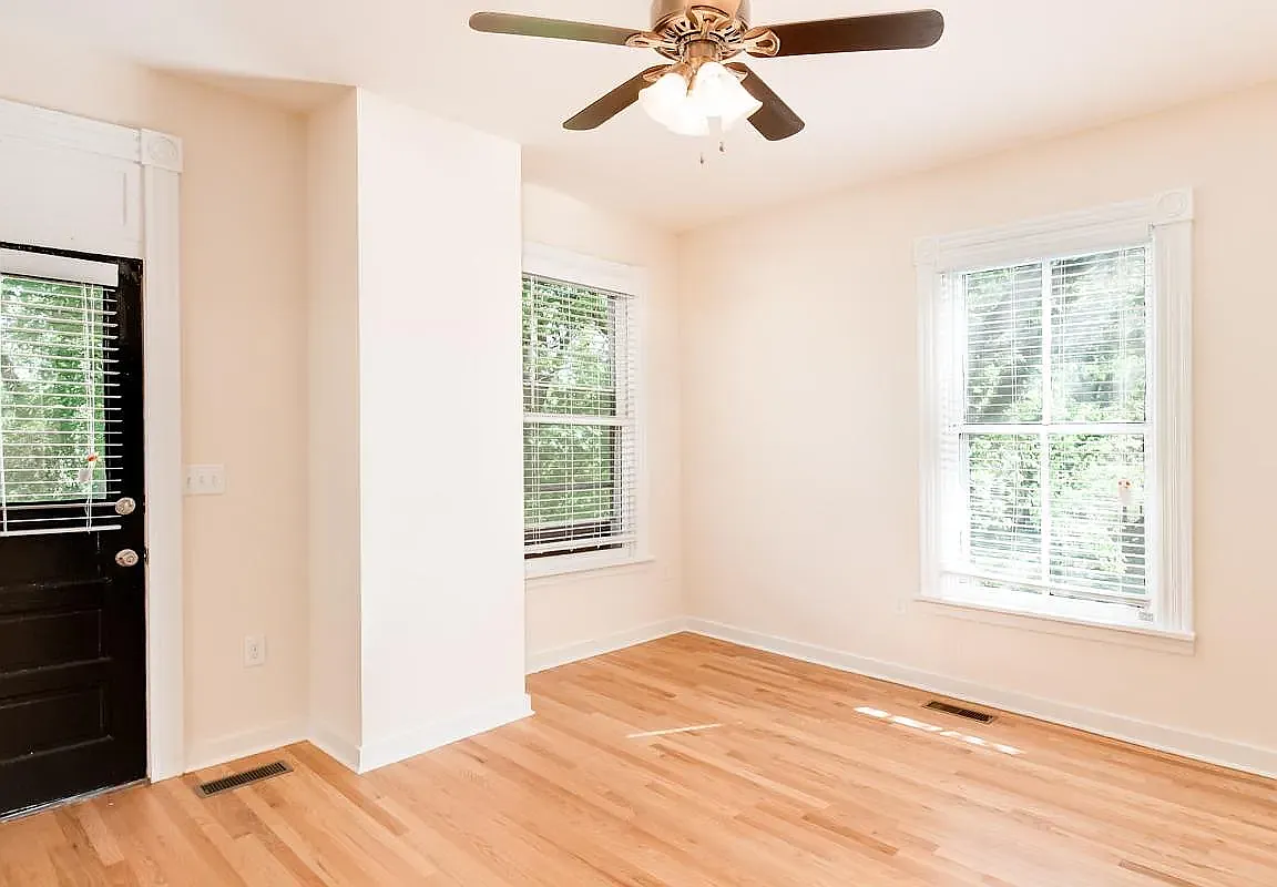 2 bed, 1000 sqft, $1,650 — Photo 3