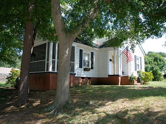 5th image of 1585 White Oak St