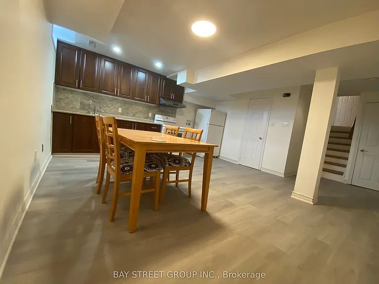 8 Kerwood Pl — Photo 2