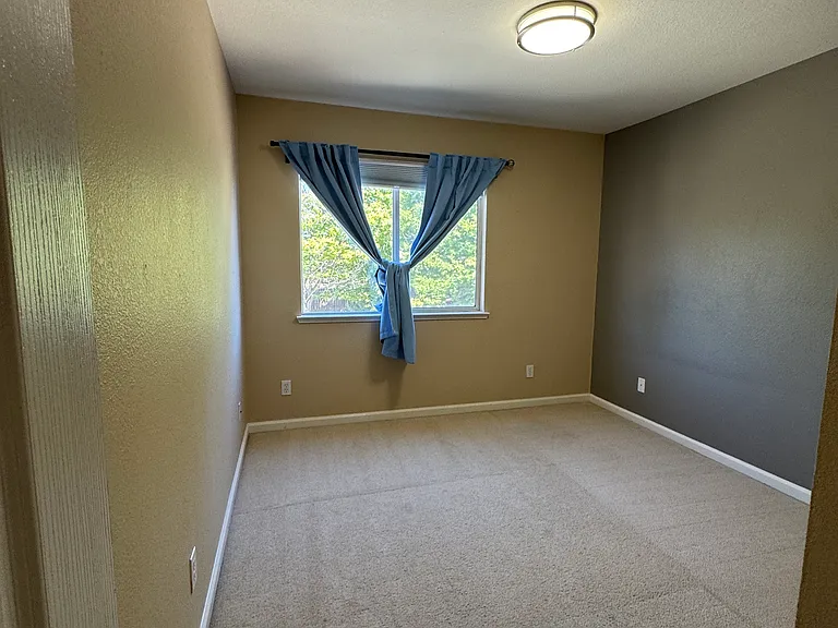 1370 Kerslake Cir — Photo 28