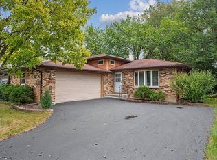 910 Mac Gregor Rd, Lockport, IL 60441