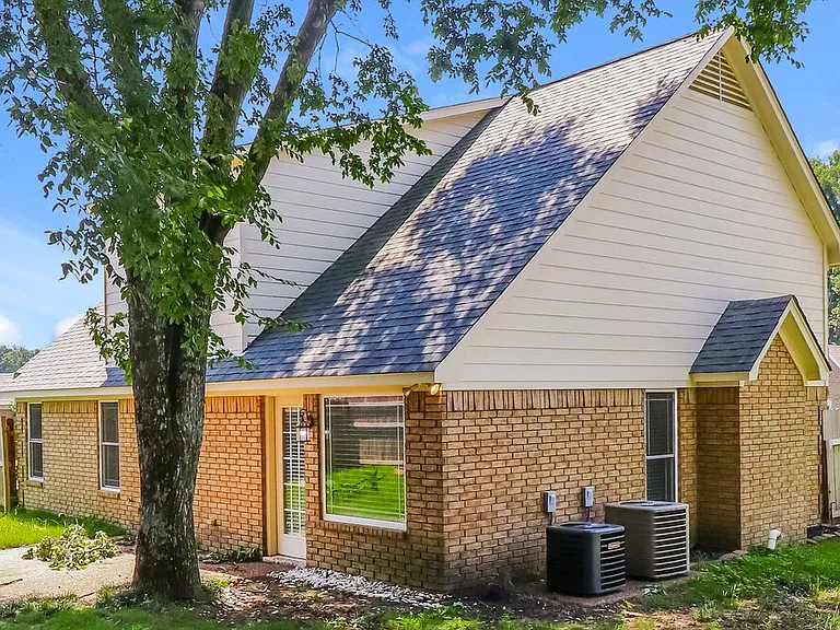 15 Cypress Grove Cv — Photo 17