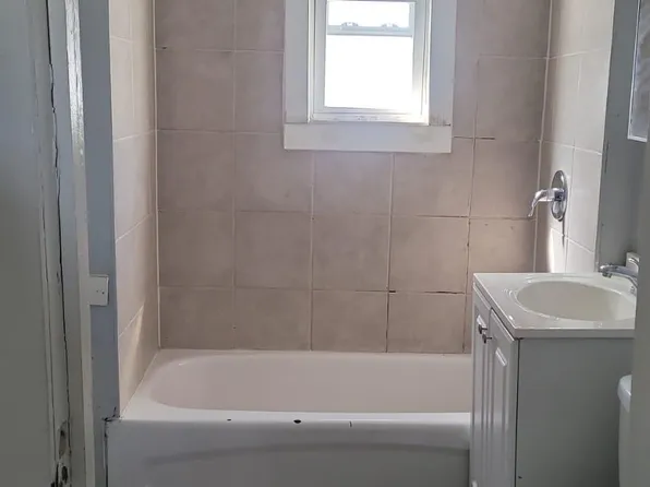25 Genesee St, Springfield, MA 01104