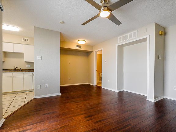3rd image of 1840 Burton Dr APT 227