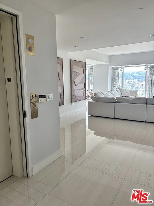 3 bed, 4.0 bath, 3250 sqft, $28,430 — Photo 2