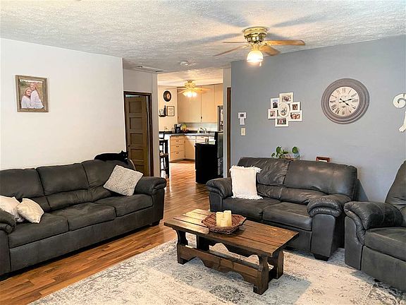 3rd image of 914 5th Ave