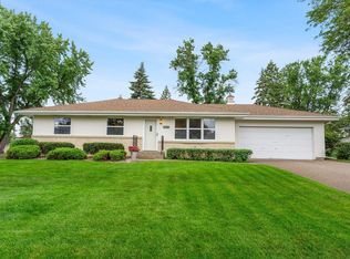 2126 Mapleview Ave E, Maplewood, MN 55109