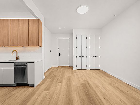 2nd image of 556 Baltic St #4B