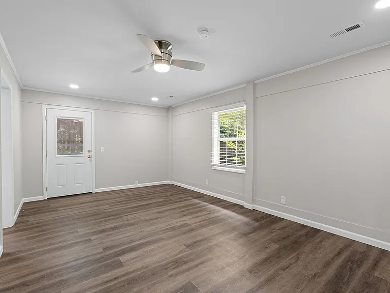 5501 Old Buncombe Rd — Photo 10