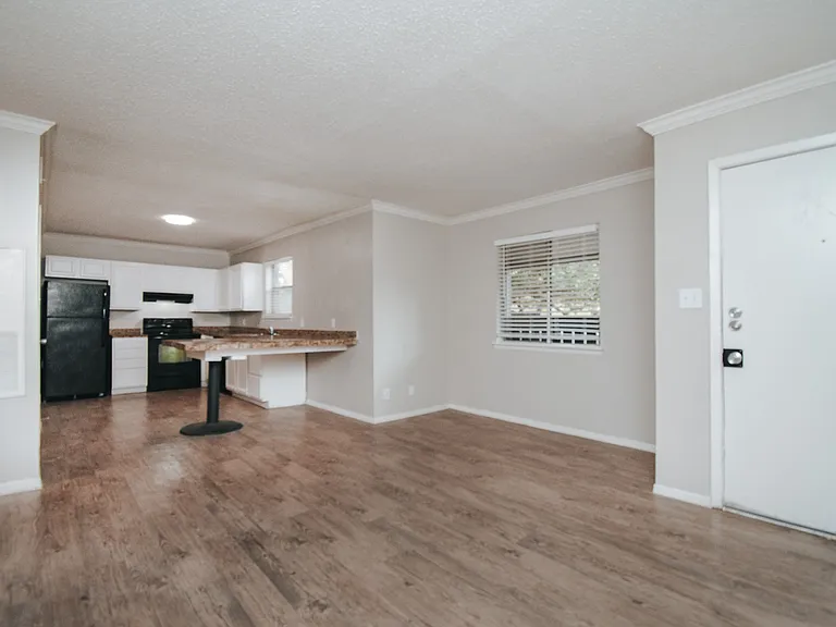 Parkwood Apartments — Photo 26