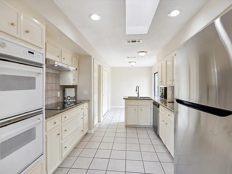 8018 Cobblefield Ln — Photo 7