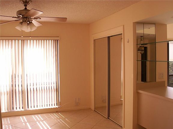 4th image of 2524 SW Bobalink Cir