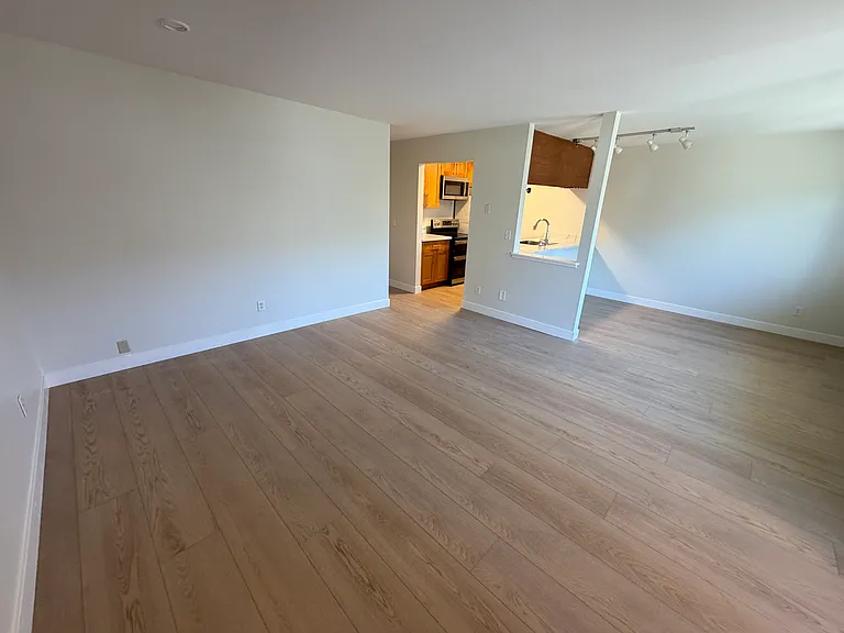Campbell Square Apartments — Photo 10