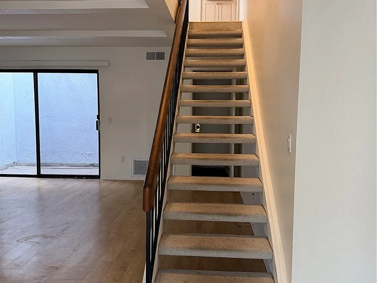 635 Danube Way — Photo 7