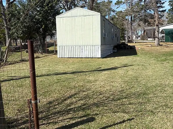 389 Petersburg Dr, Livingston, TX 77351