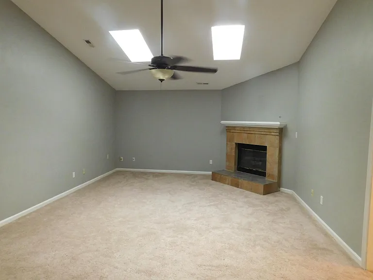 2608 Larchwood Cv — Photo 6