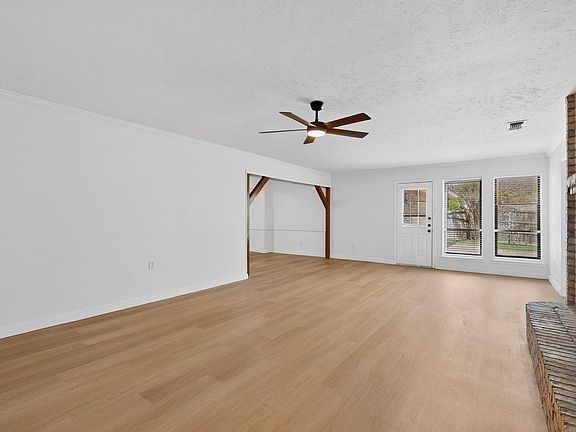 5th image of 213 Gregory Dr