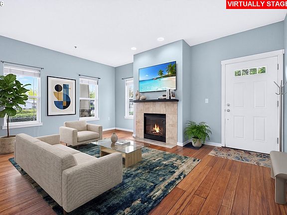 4th image of 102 NE Canvasback Way