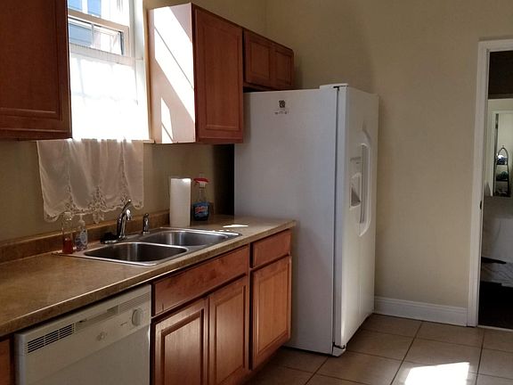 2nd image of 2759 Iberville St