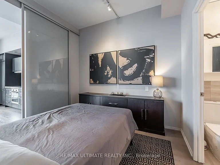 45 Charles St E #5115 — Photo 18