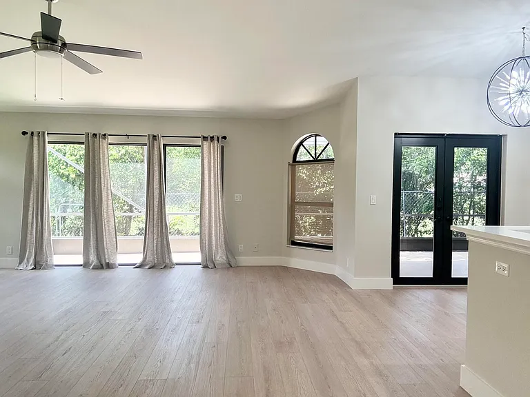 22864 Marbella Cir — Photo 32