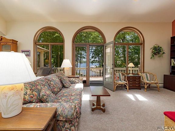 5th image of 320 River Forest Dr