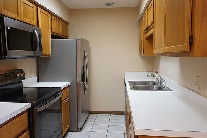 5558 Bennington Dr — Photo 4