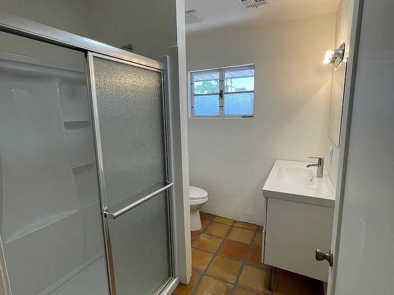 318 N Fremont Ave — Photo 8