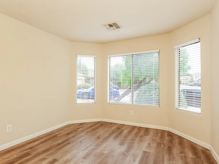 11026 W Wilshire Dr — Photo 10