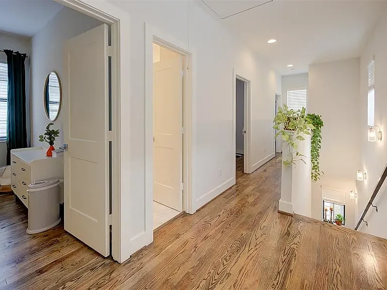 116 E 33rd St #B — Photo 12