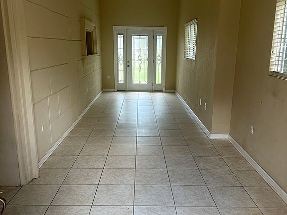 4th image of 21 E De Soto St