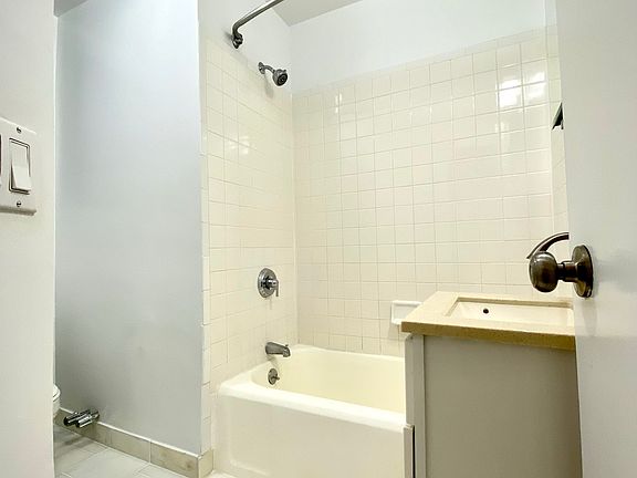 5th image of 528 E 79th St APT 4B