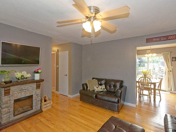 4th image of 4 Chateau Ct