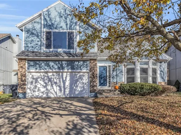 12517 S Alcan Cir, Olathe, KS 66062