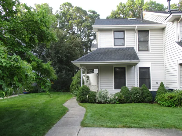 124 Elizabeth St #5, Saugatuck, MI 49453