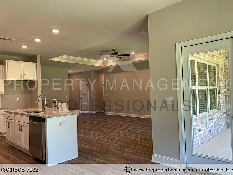 215 Serenity Lake Dr — Photo 8