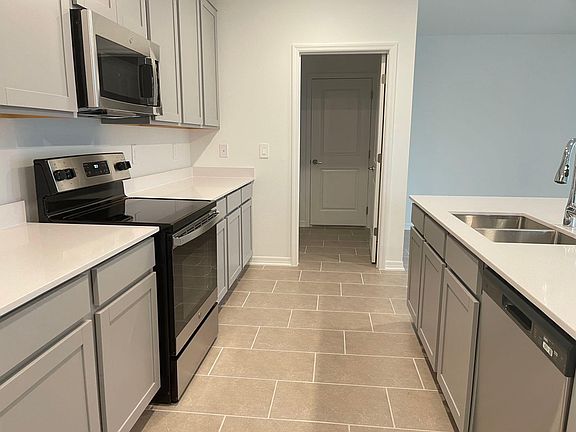4th image of 768 Staffora St