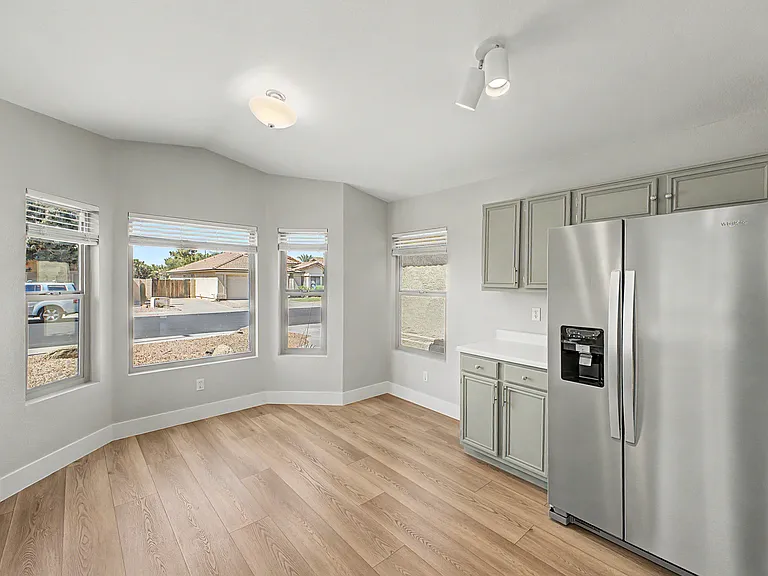 445 W Sereno Dr — Photo 9