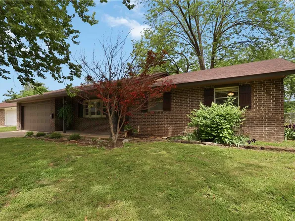 1908 Robyn Rd, Springdale, AR 72762