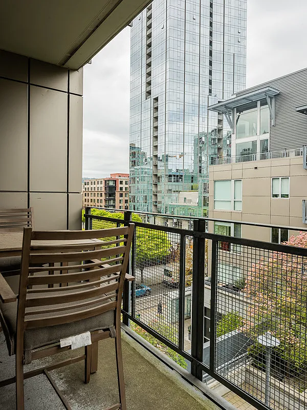 Pearl Perfection! 1+ Bed Modern Loft w/Reserved Parking & Fitness Center — Photo 2